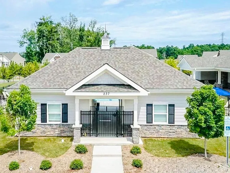 508 Excalibur Dr — Photo 16
