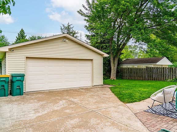 4th image of 24024 Colchester Dr