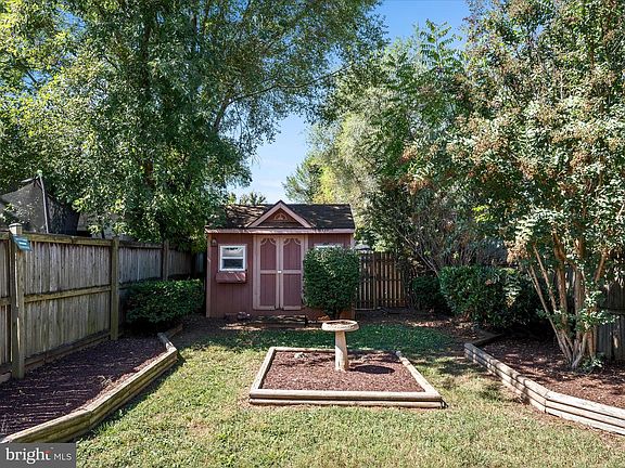 2nd image of 208 S Marshall St