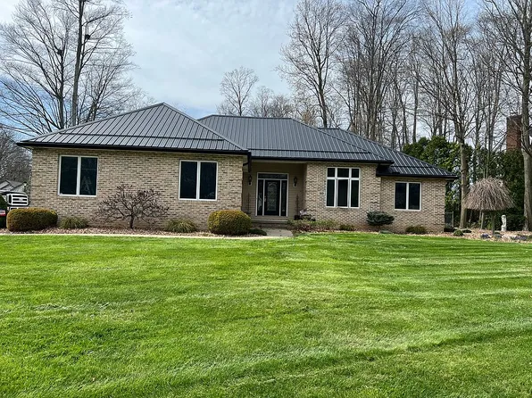 40 W Maple Dr, Seville, OH 44273