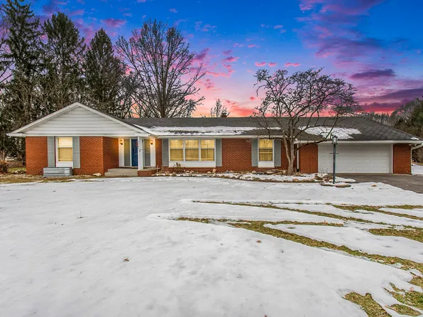 28895 Middle Crossing Rd, Dowagiac, MI 49047