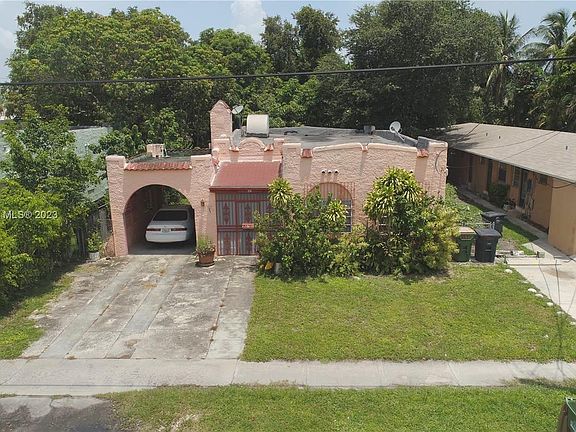 2nd image of 721 NE 126th St