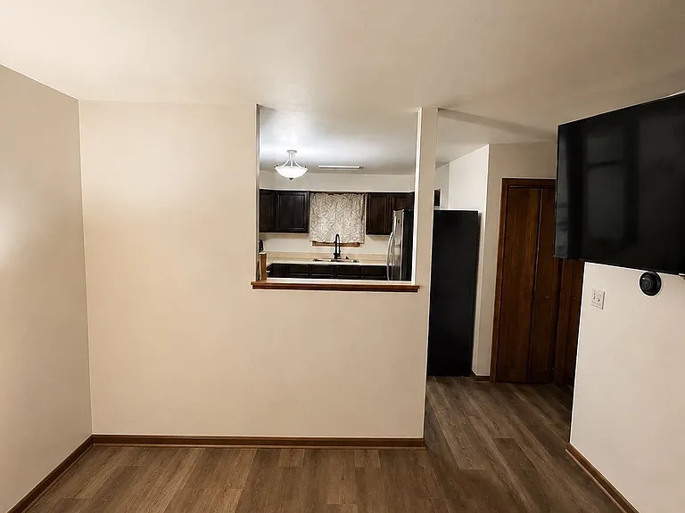 529 Walnut St — Photo 2