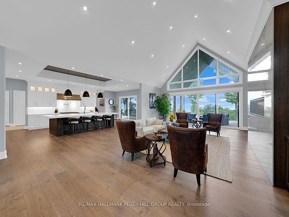 5th image of 49 Melissa Ln