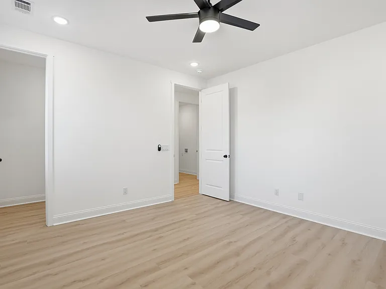 1228 E Anderson St #B — Photo 15