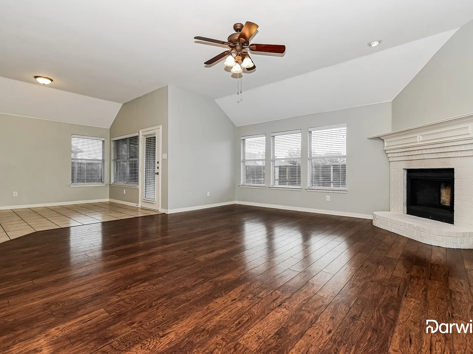 3 bed, 3.0 bath, 2256 sqft, $2,110 — Photo 4