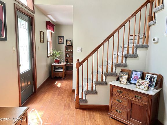 3rd image of 125 Woodsedge Dr