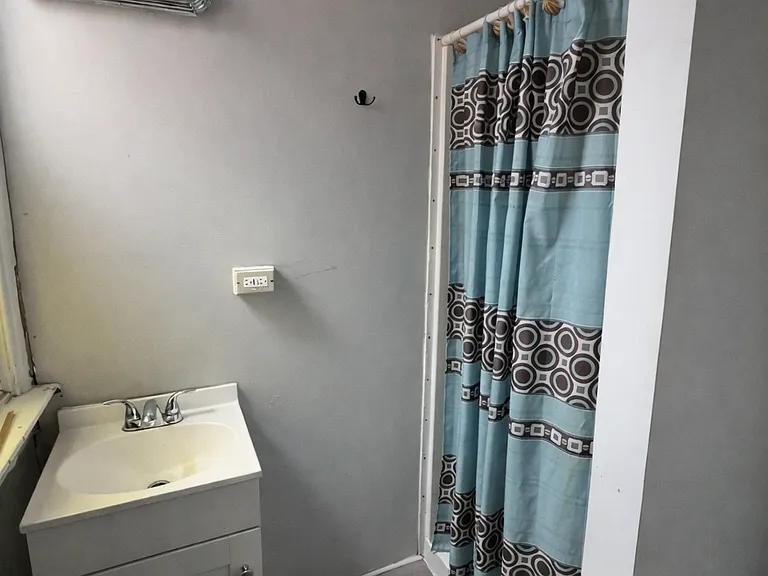 132 Jefferson Ave — Photo 7