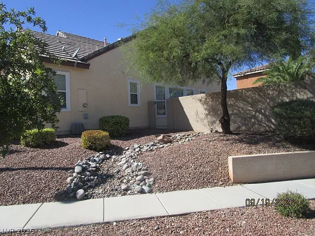 3 bed, 3.0 bath, 1650 sqft, $2,280 — Photo 4