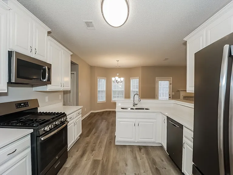 303 Tara Beach Ln — Photo 9