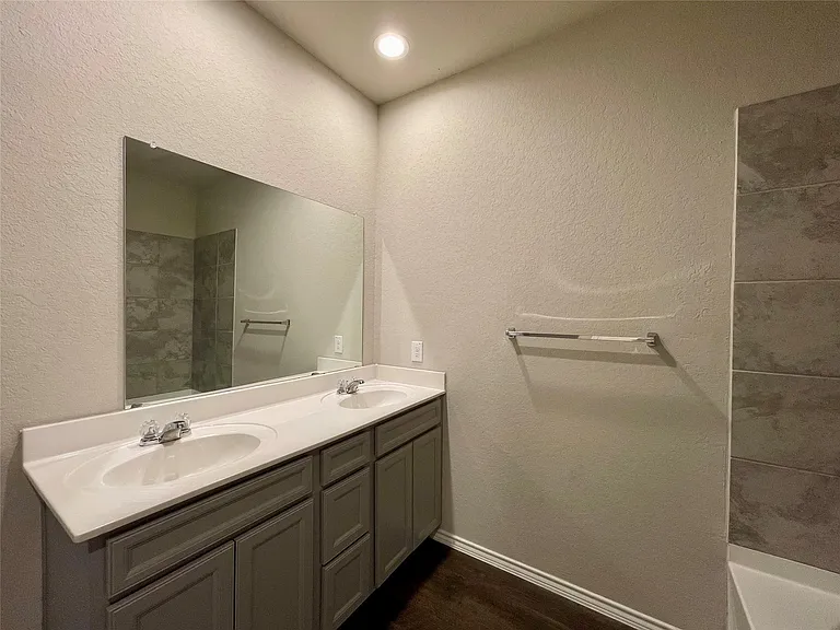 231 Valmet Dr — Photo 15