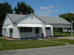 817 W Court St, Fairfield, IL 62837