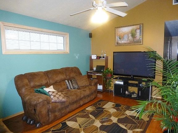 3rd image of 4218 Hillside Dr