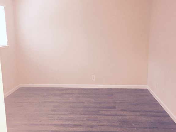 2nd image of 40 Glen Eyrie Ave APT 7