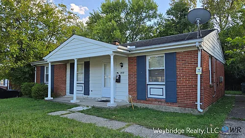 1909 Lotushill Dr Photo 1