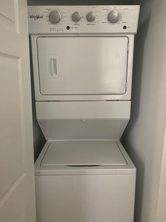 830 N Riverside Dr APT 212, photo 5