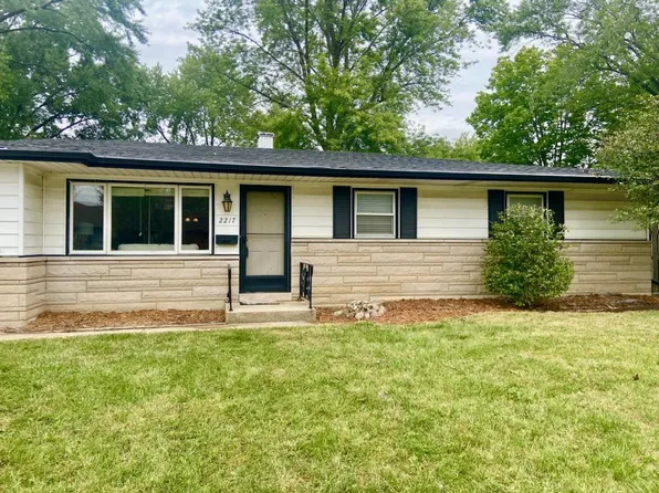 2217 W Acres Rd, Joliet, IL 60435