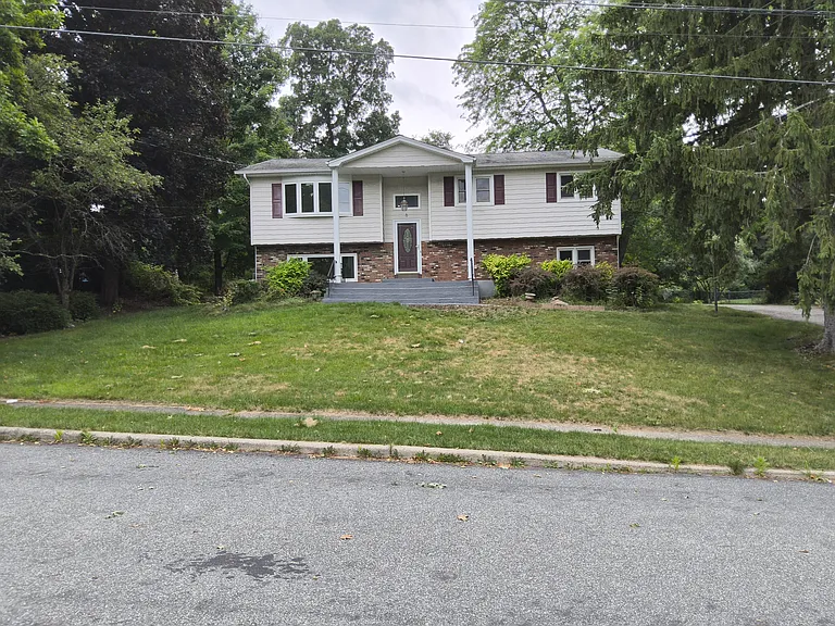 6 Osullivan Ln — Photo 1