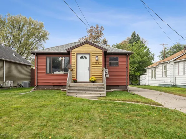 221 15th St N, Moorhead, MN 56560