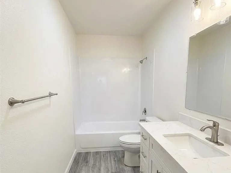 Tabor West Apartments — Photo 12
