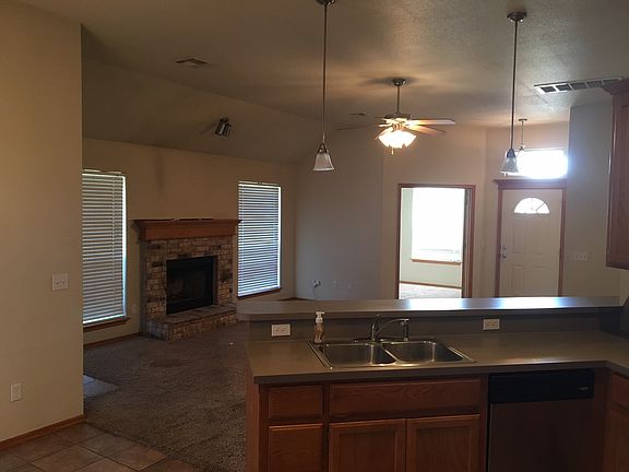 3rd image of 895 Olde Town Dr
