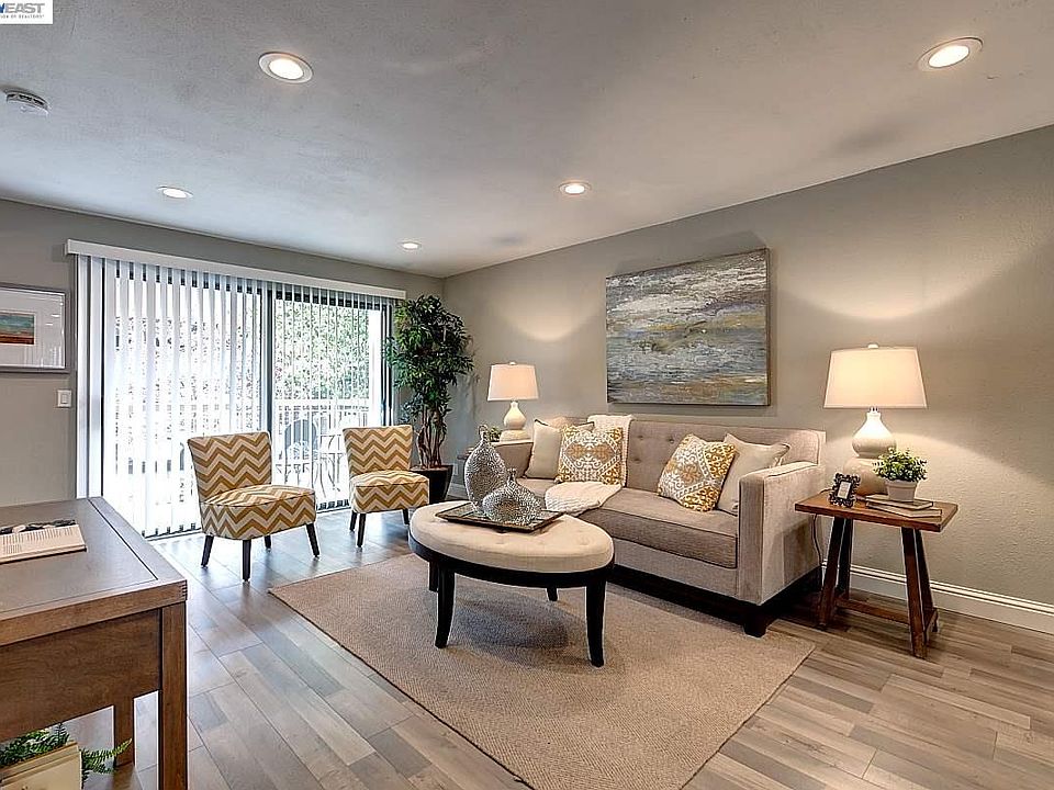 1st image of 480 N Civic Dr APT 101