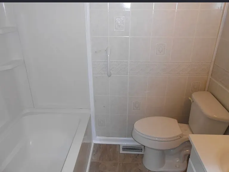1402 Vance Dr — Photo 6