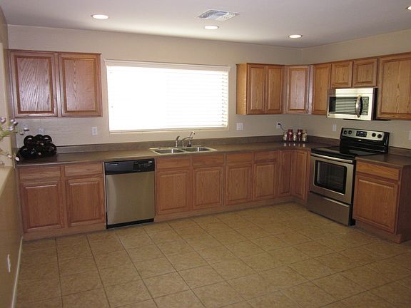 5th image of 1574 N DESERT WILLOW Street