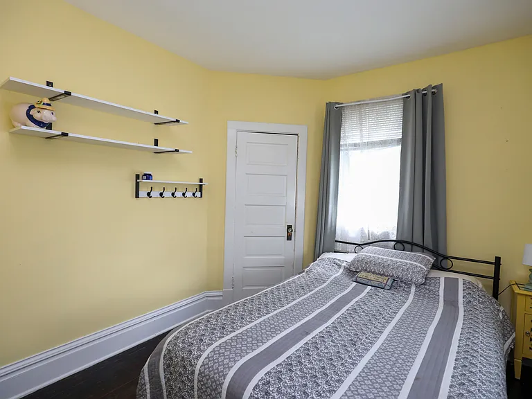 98 Hurley Ave — Photo 7