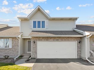 820 Adam Ln, Hampshire, IL 60140