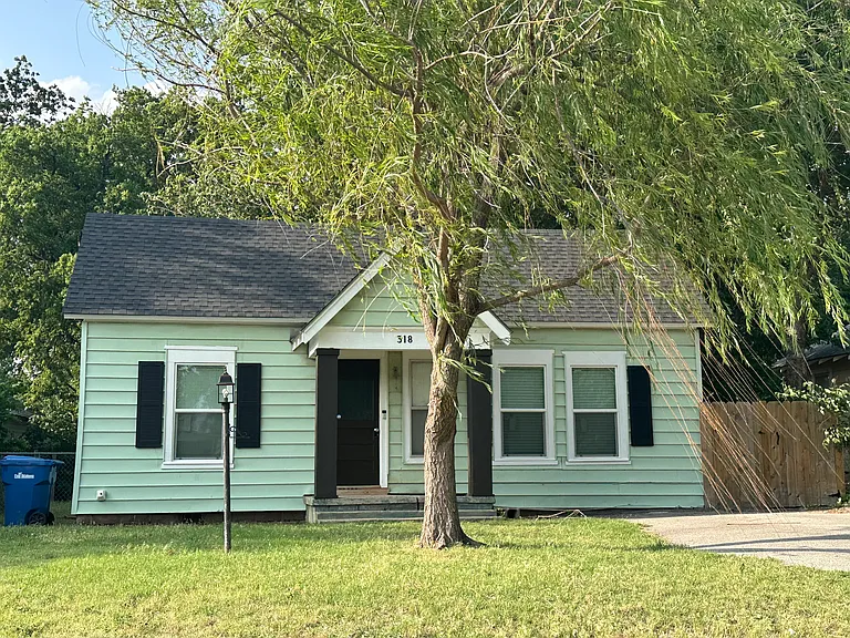 318 W Illinois Ave — Photo 1