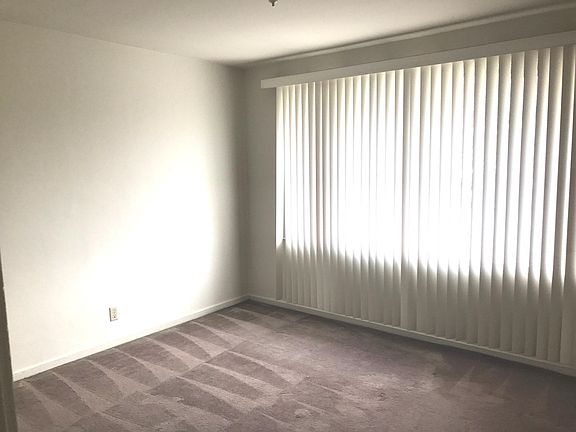 3rd image of 140 El Camino Real APT 1