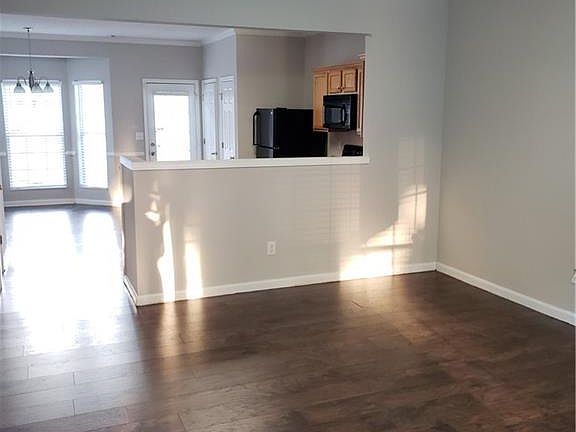 3rd image of 2651 Parkway Trl