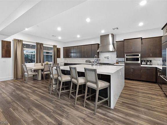 5th image of 302 Watteau Ct