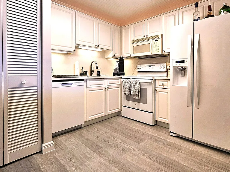 1357 NE Ocean Blvd #215 — Photo 10