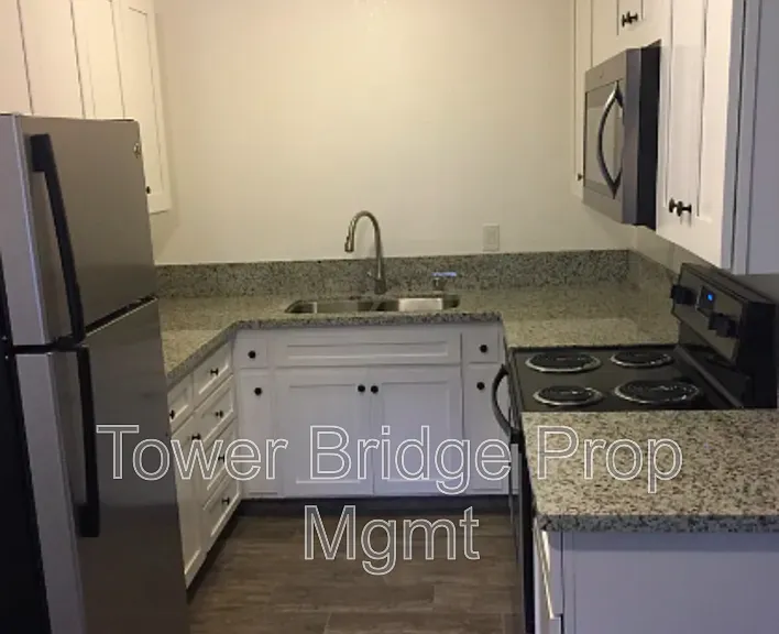 1724 Wright St #2 — Photo 5