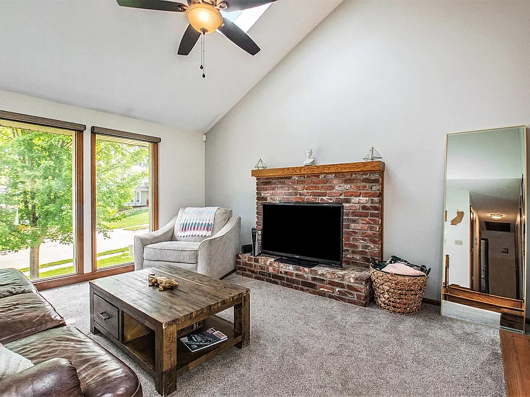 12906 S 29th Pl — Photo 3