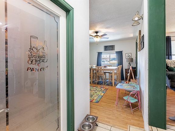 5th image of 513 Greenbriar St