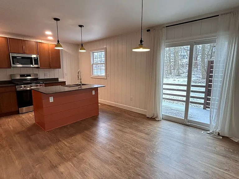 435 Crosswinds Dr — Photo 4