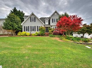 3 Meadow Ridge Dr, Greer, SC 29651