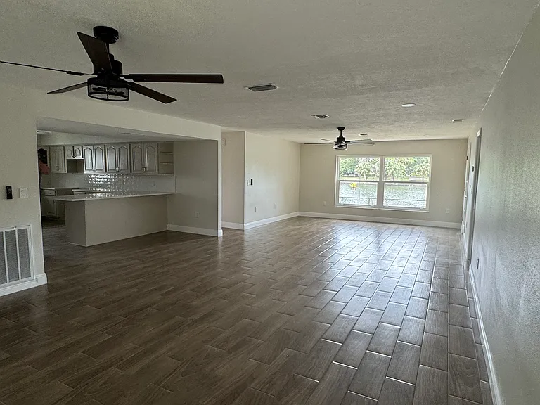 7409 Lake Forest Cir — Photo 11