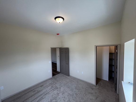 4th image of 751 Wisconsin Ave N #1