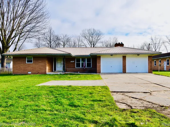 365 S Miller Rd, Saginaw, MI 48609