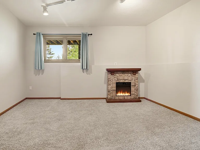10228 Christopher Dr — Photo 15