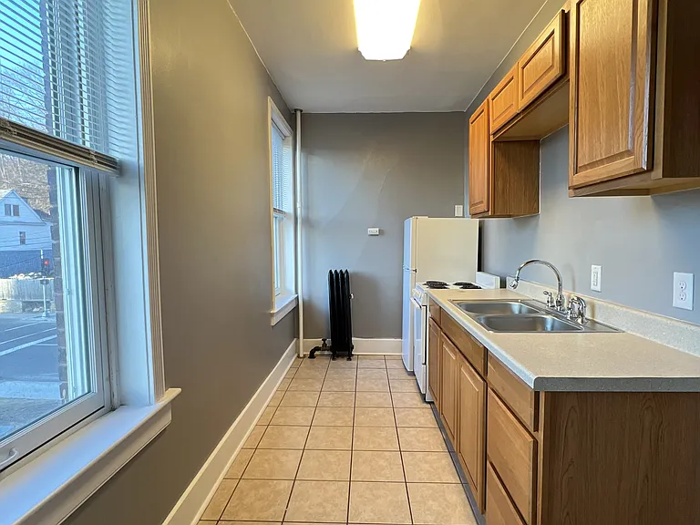 1004 Bluff St #4 — Photo 4