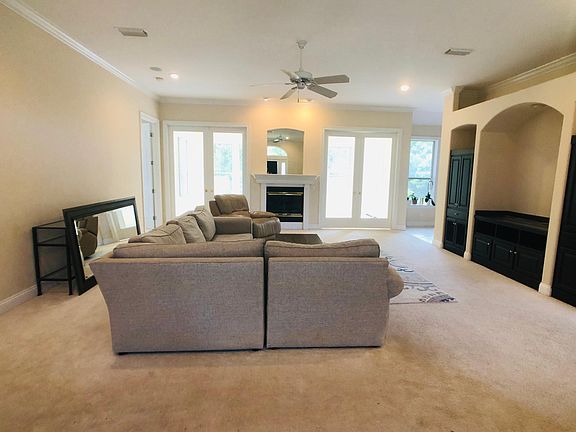 4th image of 204 Downshill Cir