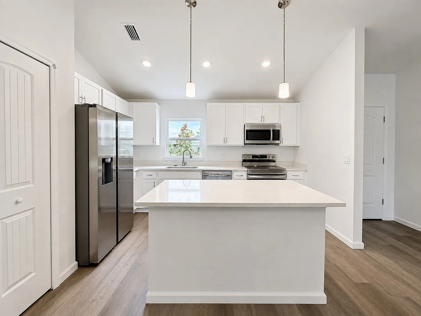 3 bed, 1504 sqft, $2,390 — Photo 3
