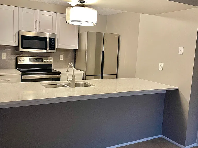 648 Topaz Ln — Photo 4