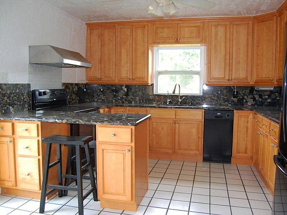 2nd image of 203 Lura Ln