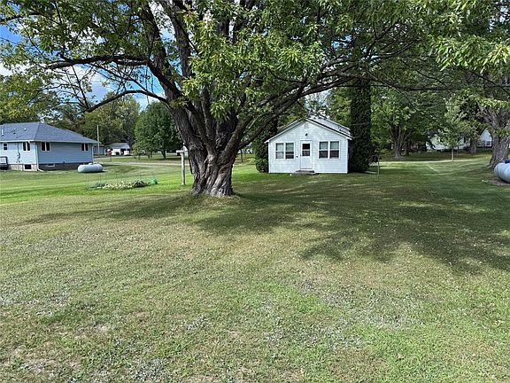 4th image of 450 E Crumb Street